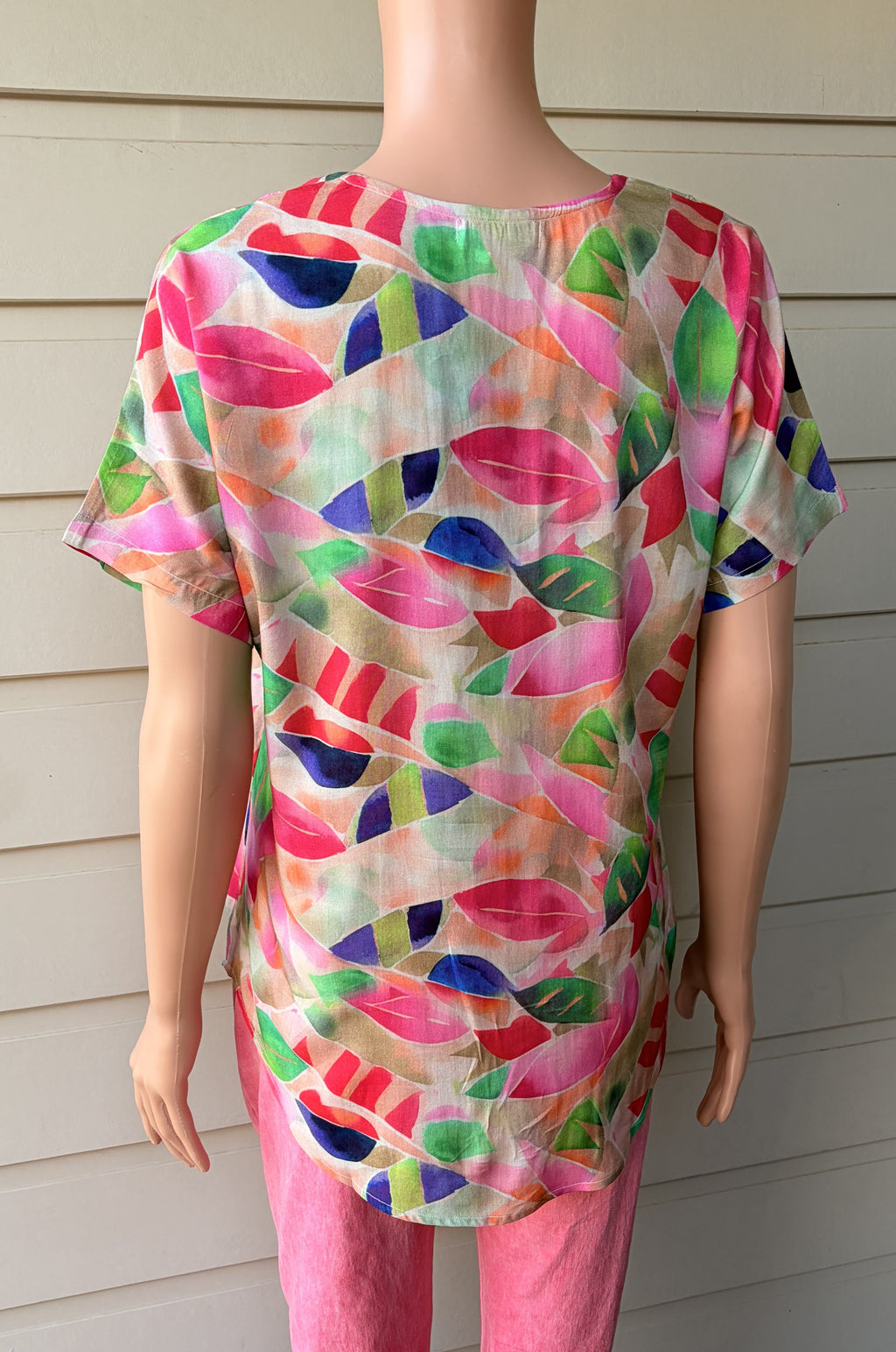 La Peach V-Neck