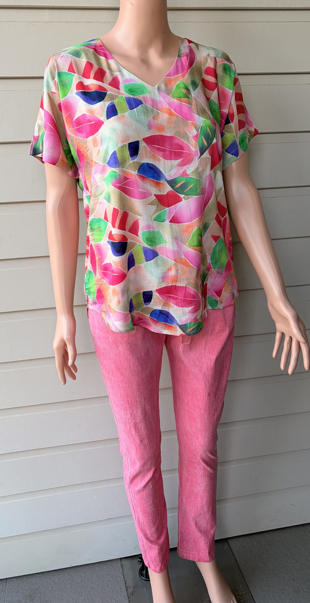 La Peach V-Neck